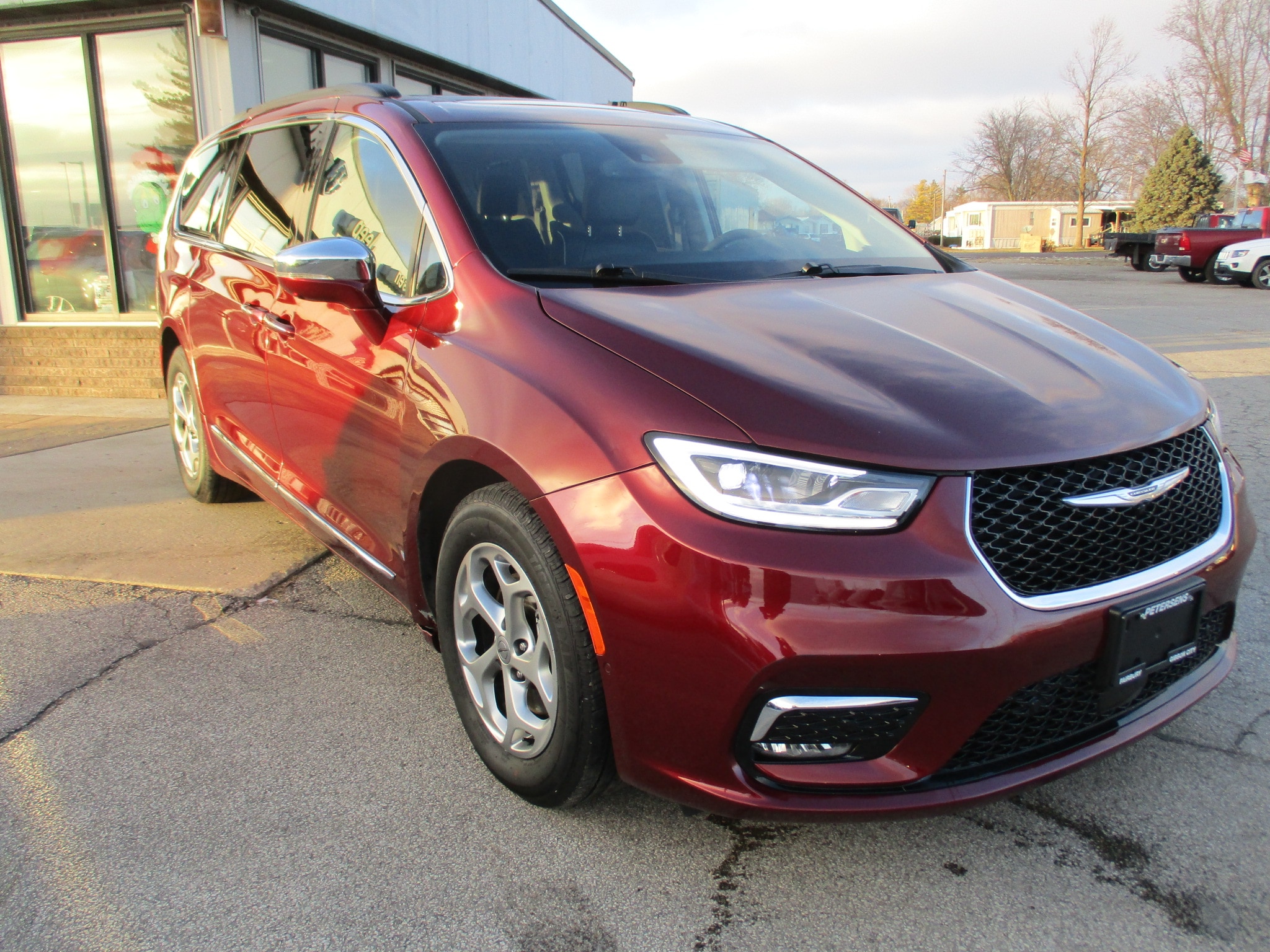 2022 Chrysler Pacifica Limited's photo