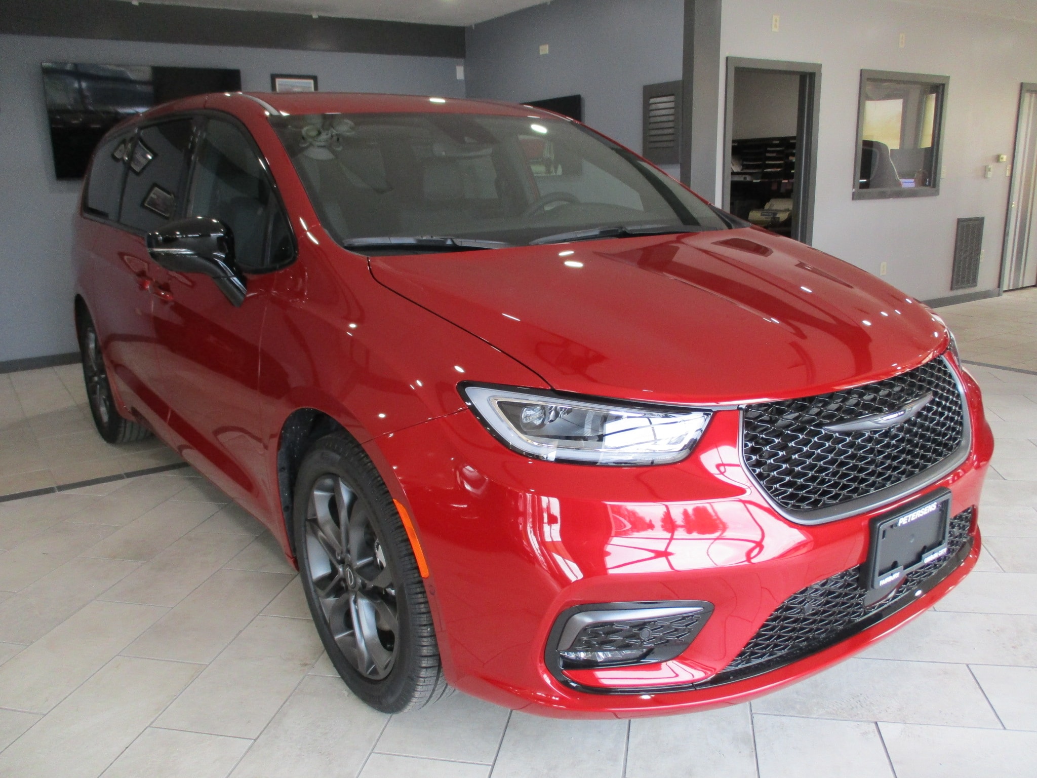 2026 Chrysler Pacifica Select's photo