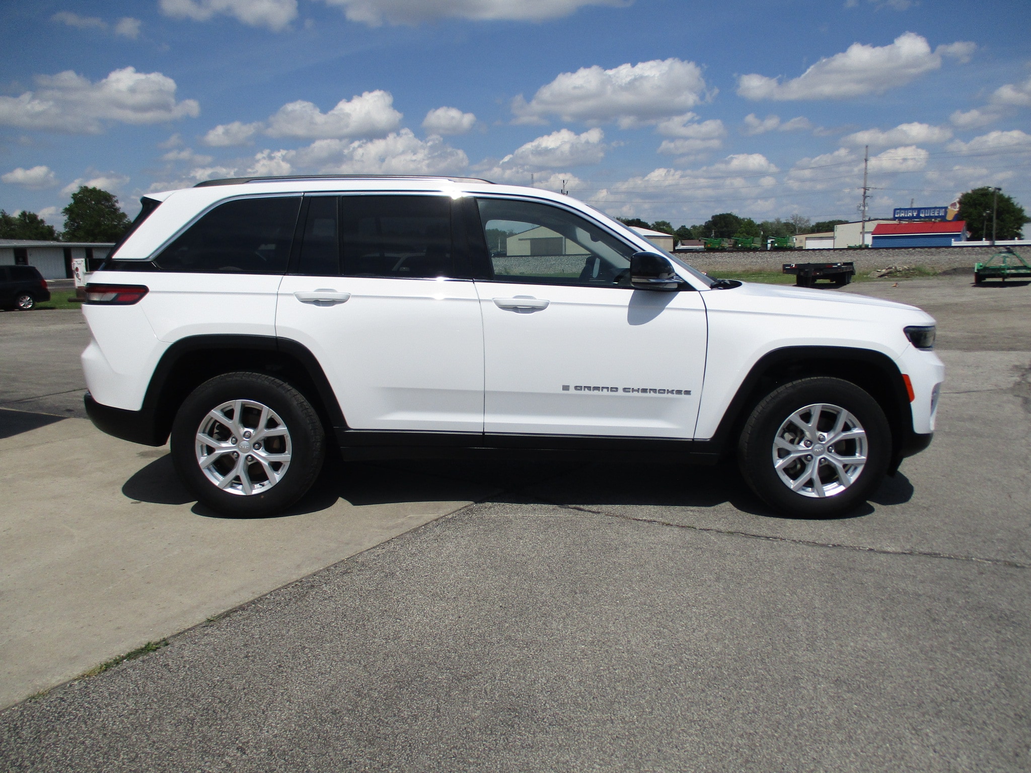 Used 2023 Jeep Grand Cherokee Limited with VIN 1C4RJHBG6PC640767 for sale in Gibson City, IL