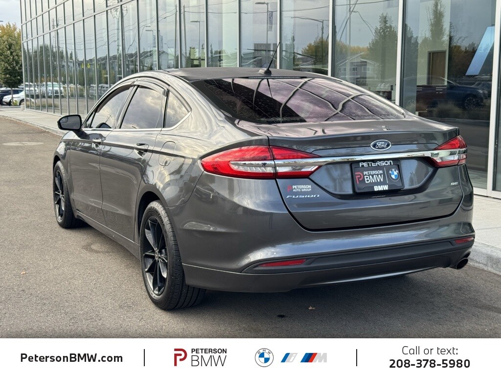 2017 Ford Fusion SE photo 2