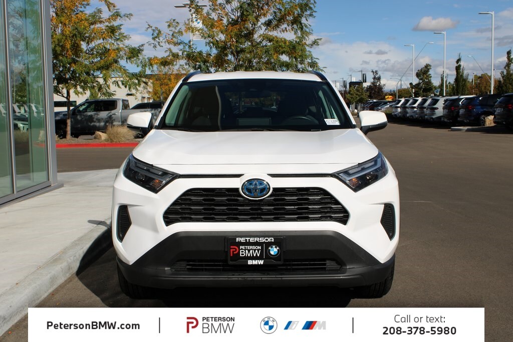 2024 Toyota RAV4 Hybrid XLE photo 2