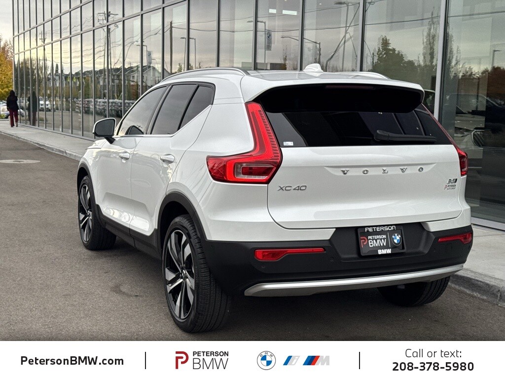 2024 Volvo XC40 Ultimate photo 2
