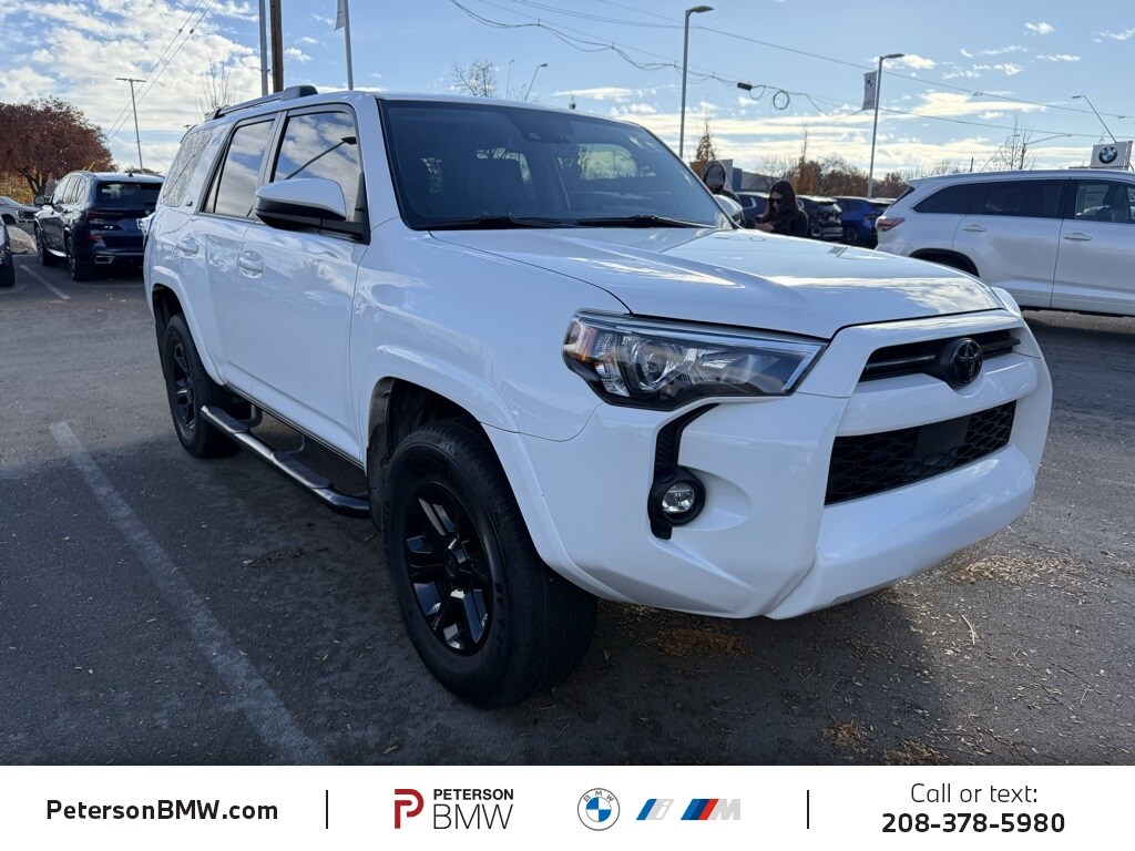 2022 Toyota 4Runner SR5 photo 2