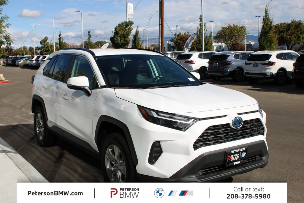 2024 Toyota RAV4 Hybrid XLE photo 3