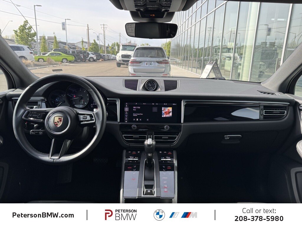 2024 Porsche Macan Base photo 2