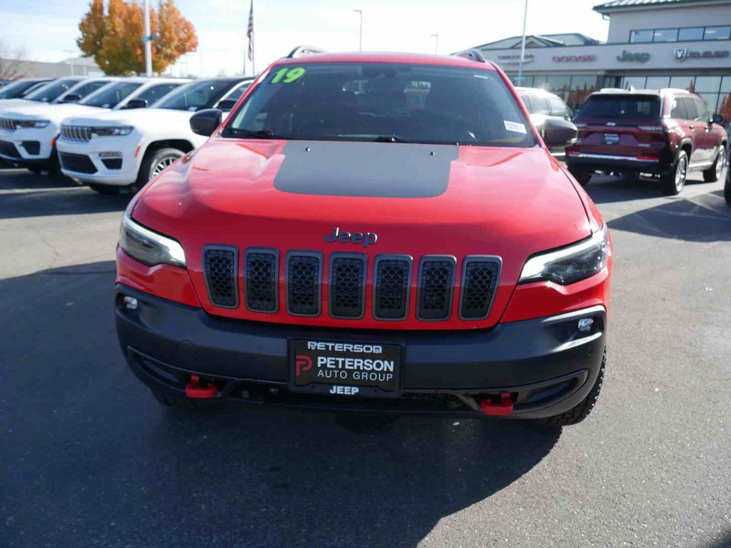 2019 Jeep Cherokee Trailhawk photo 2