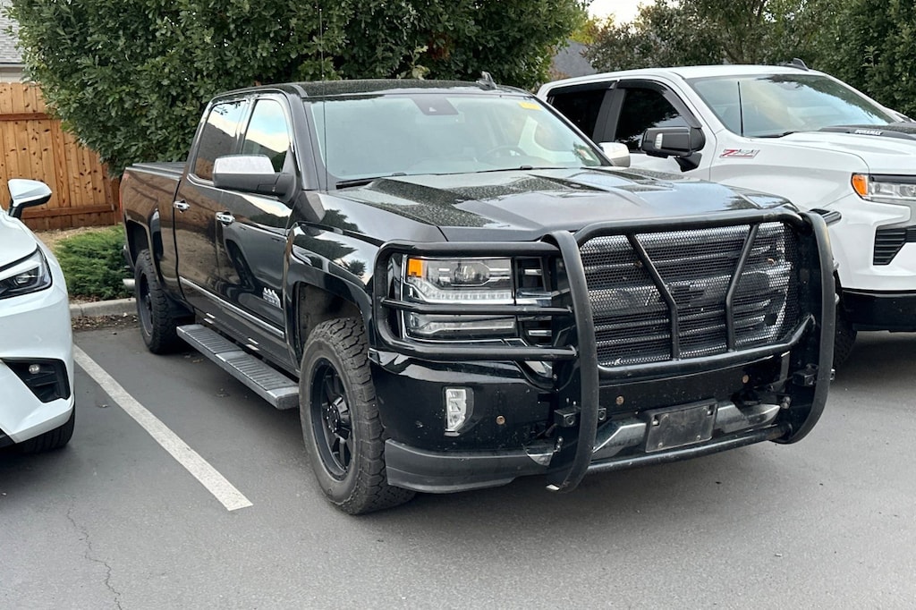 Used 2018 Chevrolet Silverado 1500 High Country 4WD Crew Cab 153.0 High Country
