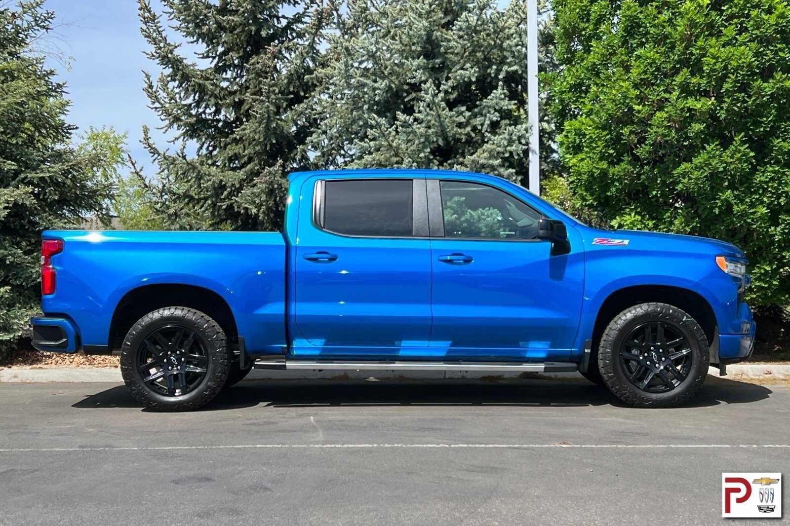 2023 Chevrolet Silverado 1500 RST photo 2