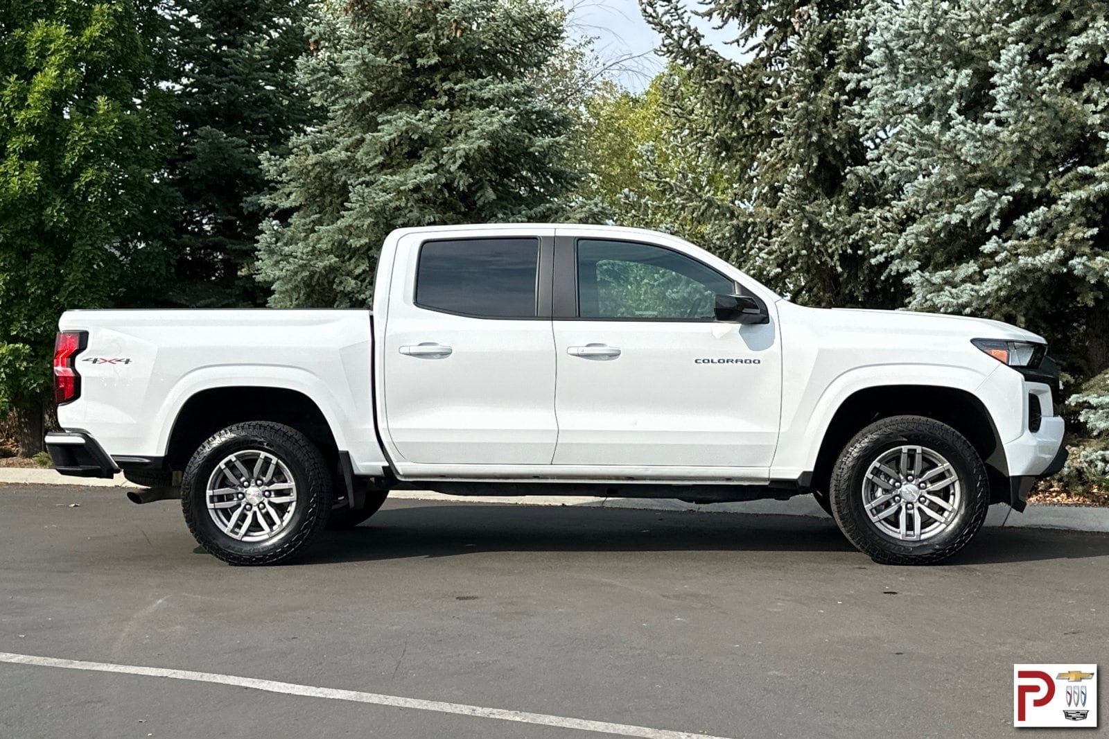 2023 Chevrolet Colorado LT photo 3