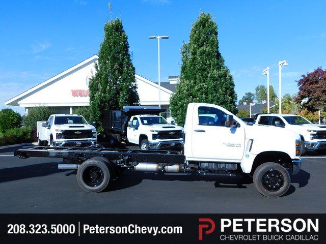 2024 Chevrolet Silverado 6500HD photo 2