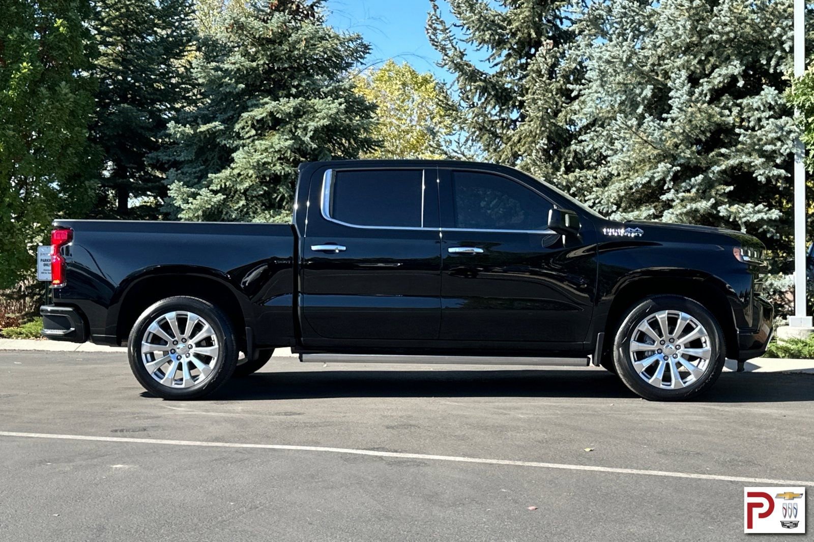 2022 Chevrolet Silverado 1500 High Country photo 3