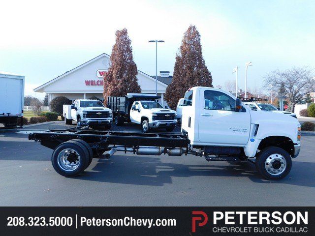 2024 Chevrolet Silverado 4500HD Work Truck photo 2