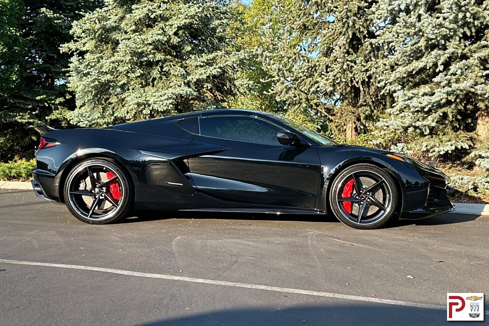 2025 Chevrolet Corvette E-Ray 2LZ photo 3