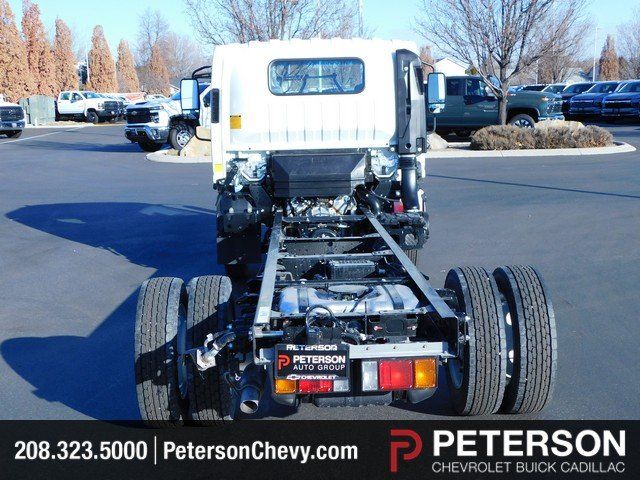 2025 Chevrolet Silverado photo 4