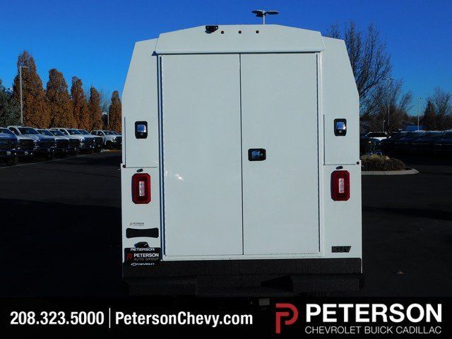 2024 Chevrolet Express Cutaway Work Van photo 4