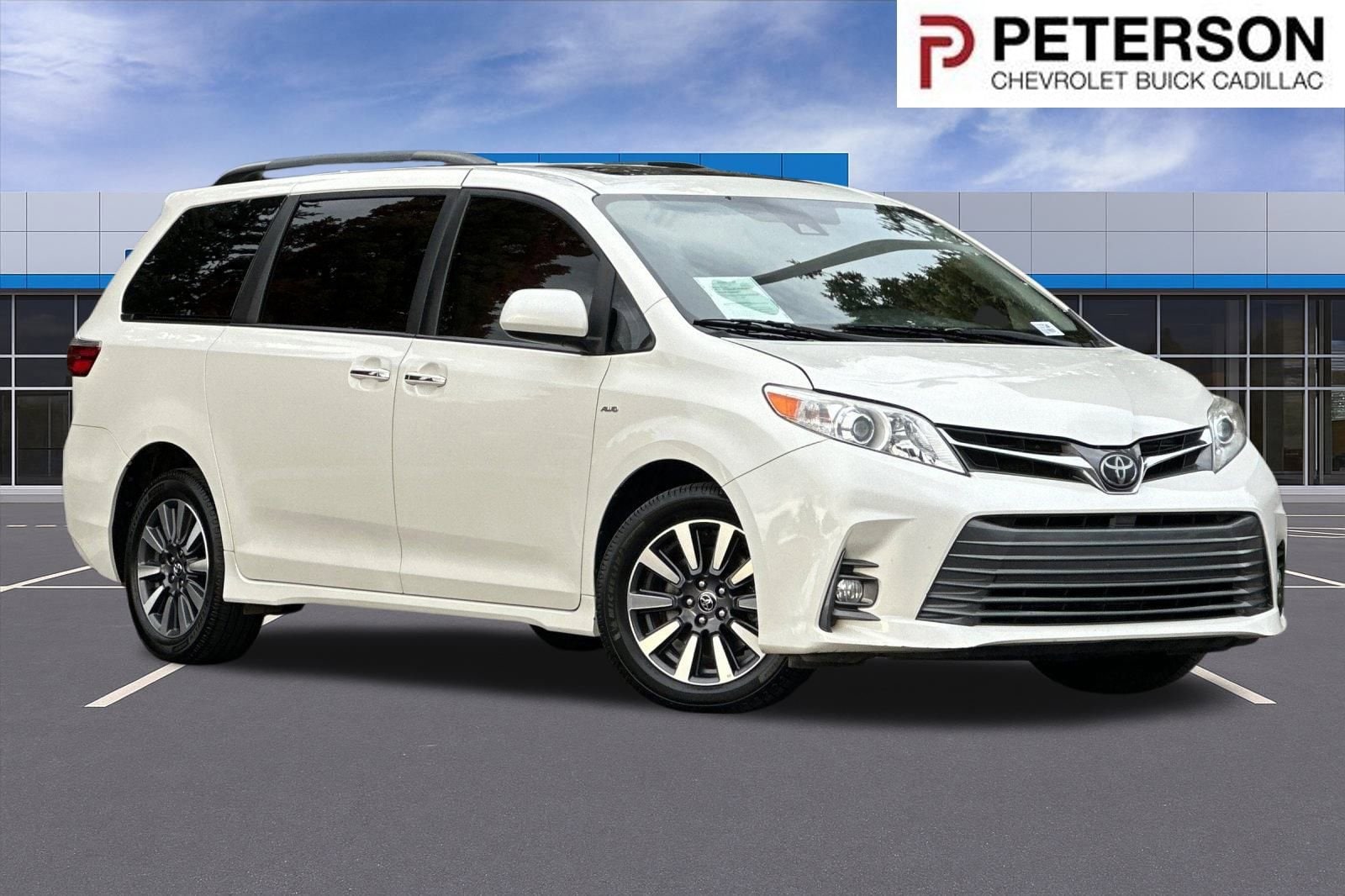 2018 Toyota Sienna XLE Premium's photo