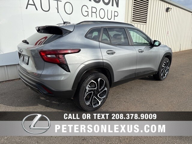 2025 Chevrolet Trax photo 2