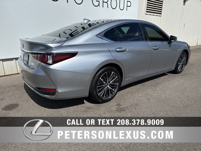 2022 Lexus ES 300h photo 3