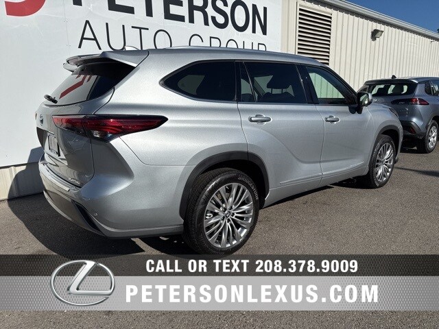 2023 Toyota Highlander Platinum photo 3