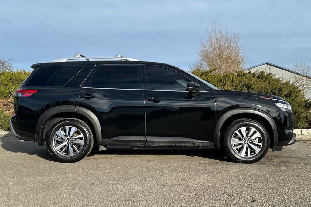 Used 2022 Nissan Pathfinder SL SUV