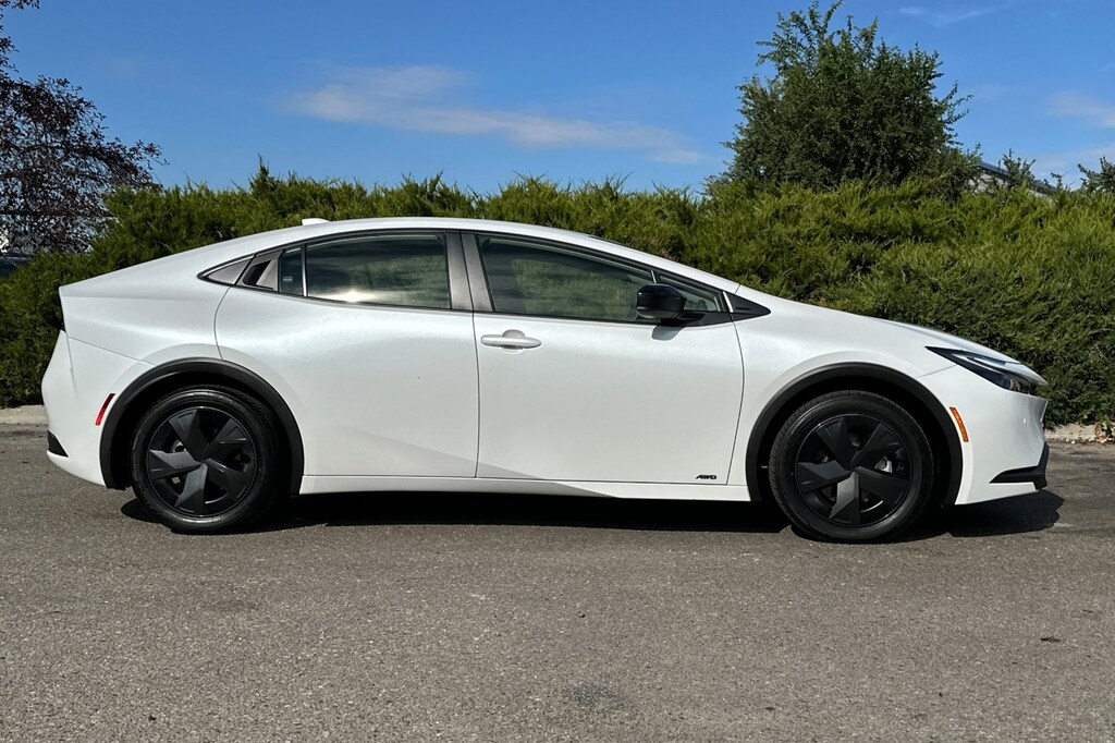 Used 2024 Toyota Prius LE Hatchback