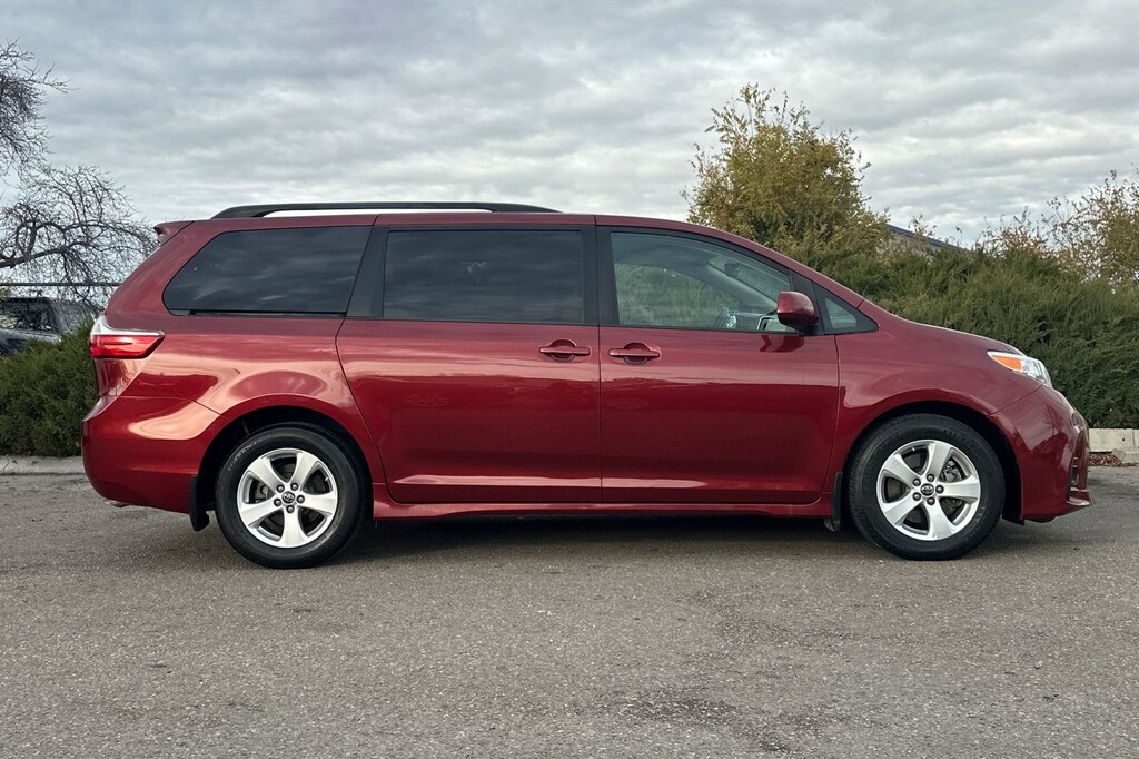 Used 2018 Toyota Sienna LE Minivan/Van