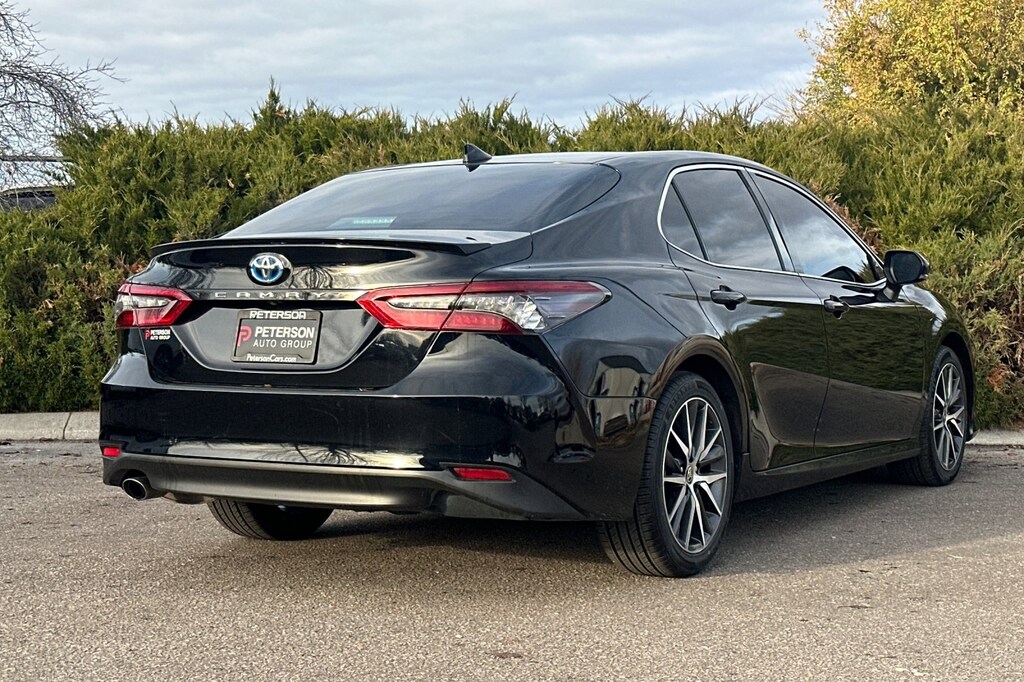Used 2022 Toyota Camry Hybrid XLE Sedan