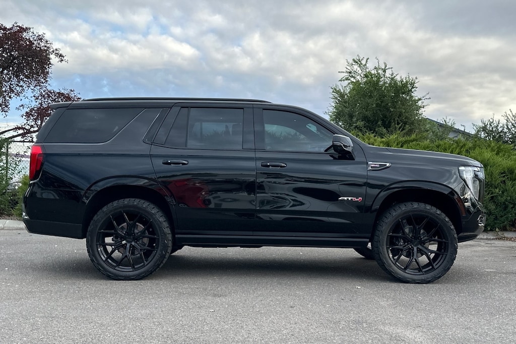 Used 2025 GMC Yukon AT4 SUV