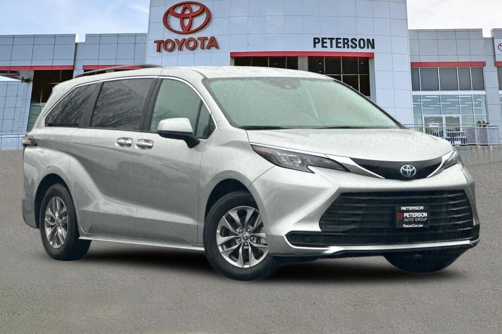 Used 2025 Toyota Sienna LE Minivan/Van