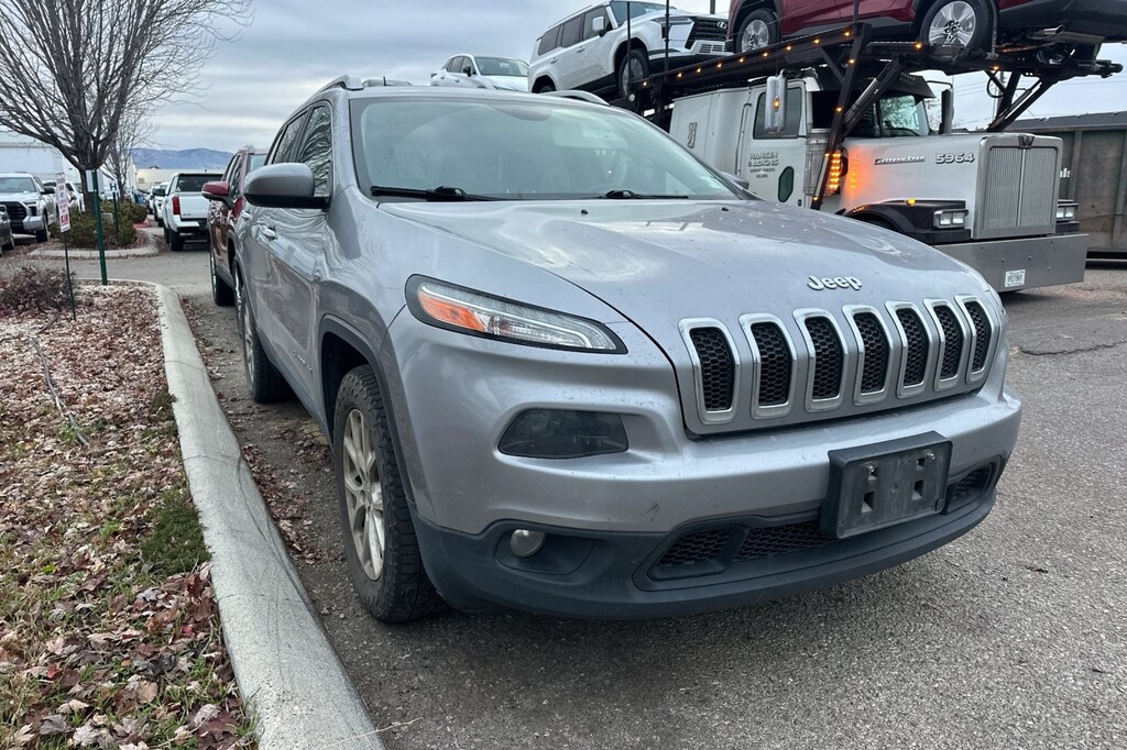 Used 2017 Jeep Cherokee Latitude SUV