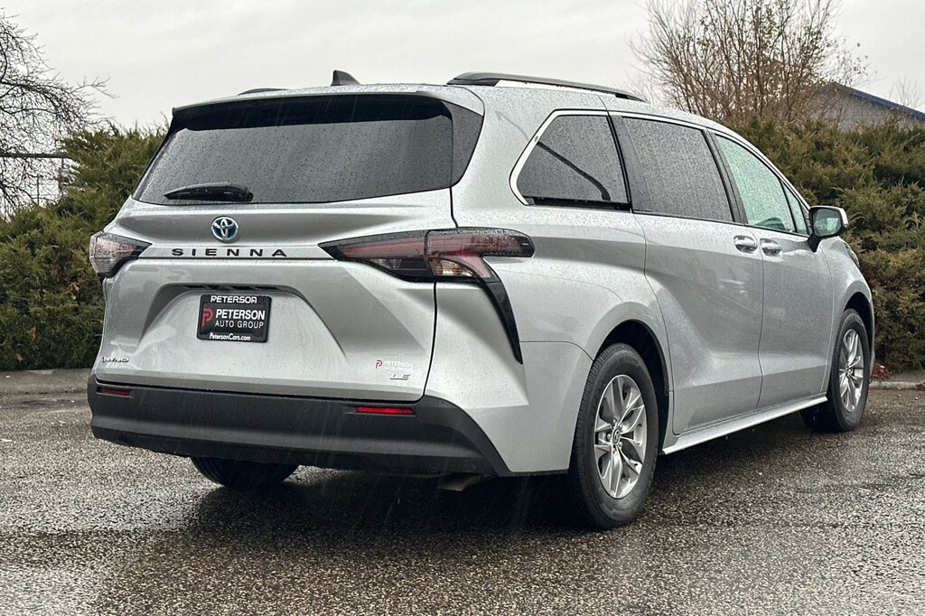 Used 2025 Toyota Sienna LE Minivan/Van