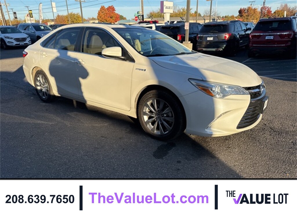 Used 2016 Toyota Camry Hybrid XLE Sedan