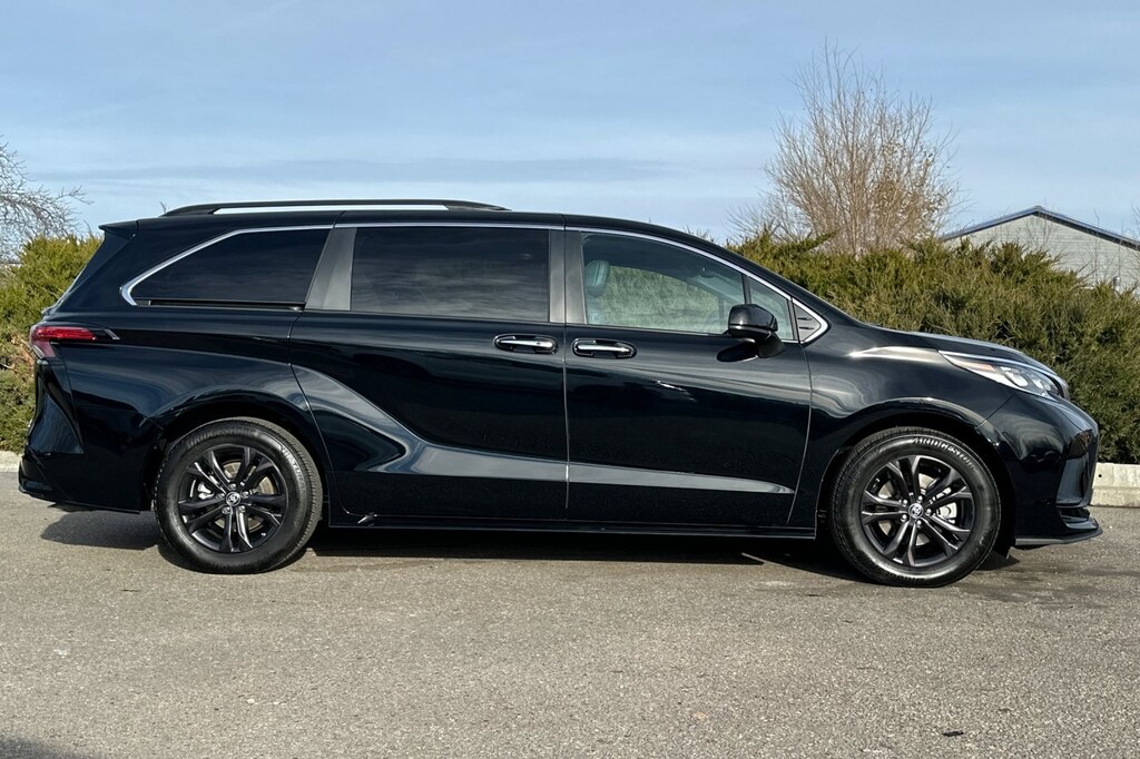 Used 2024 Toyota Sienna XSE Minivan/Van