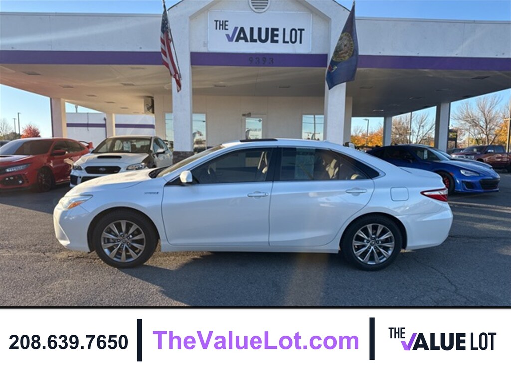 Used 2016 Toyota Camry Hybrid XLE Sedan