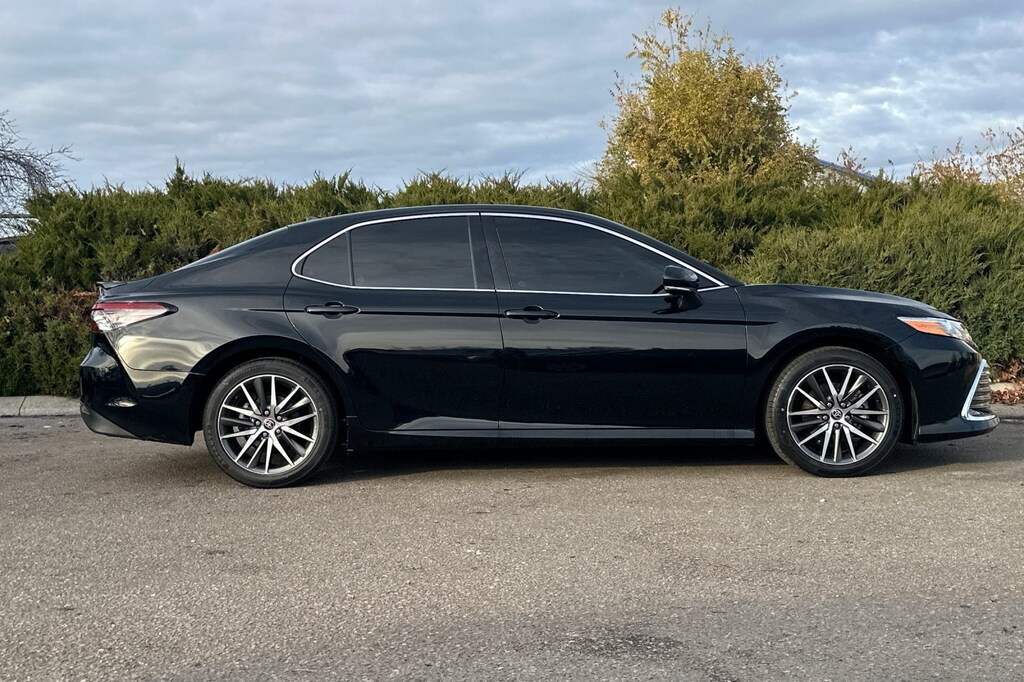 Used 2022 Toyota Camry Hybrid XLE Sedan