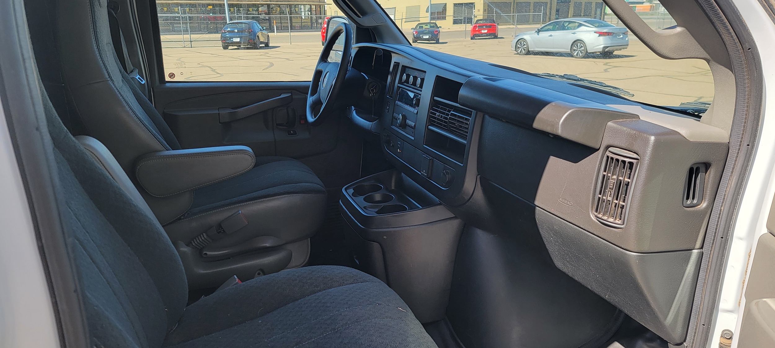 2023 GMC Savana Cargo Work Van - Photo 8