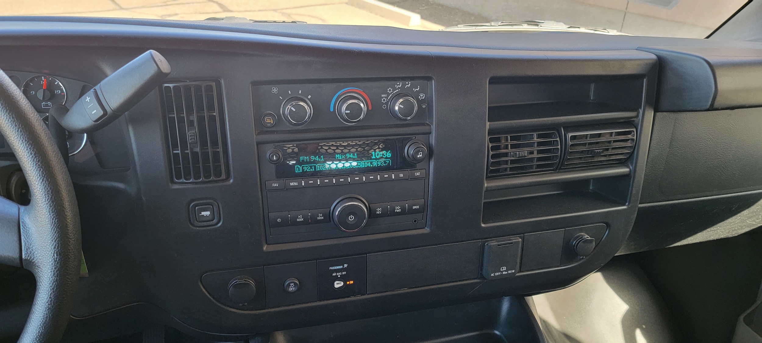 2023 GMC Savana Cargo Work Van - Photo 9