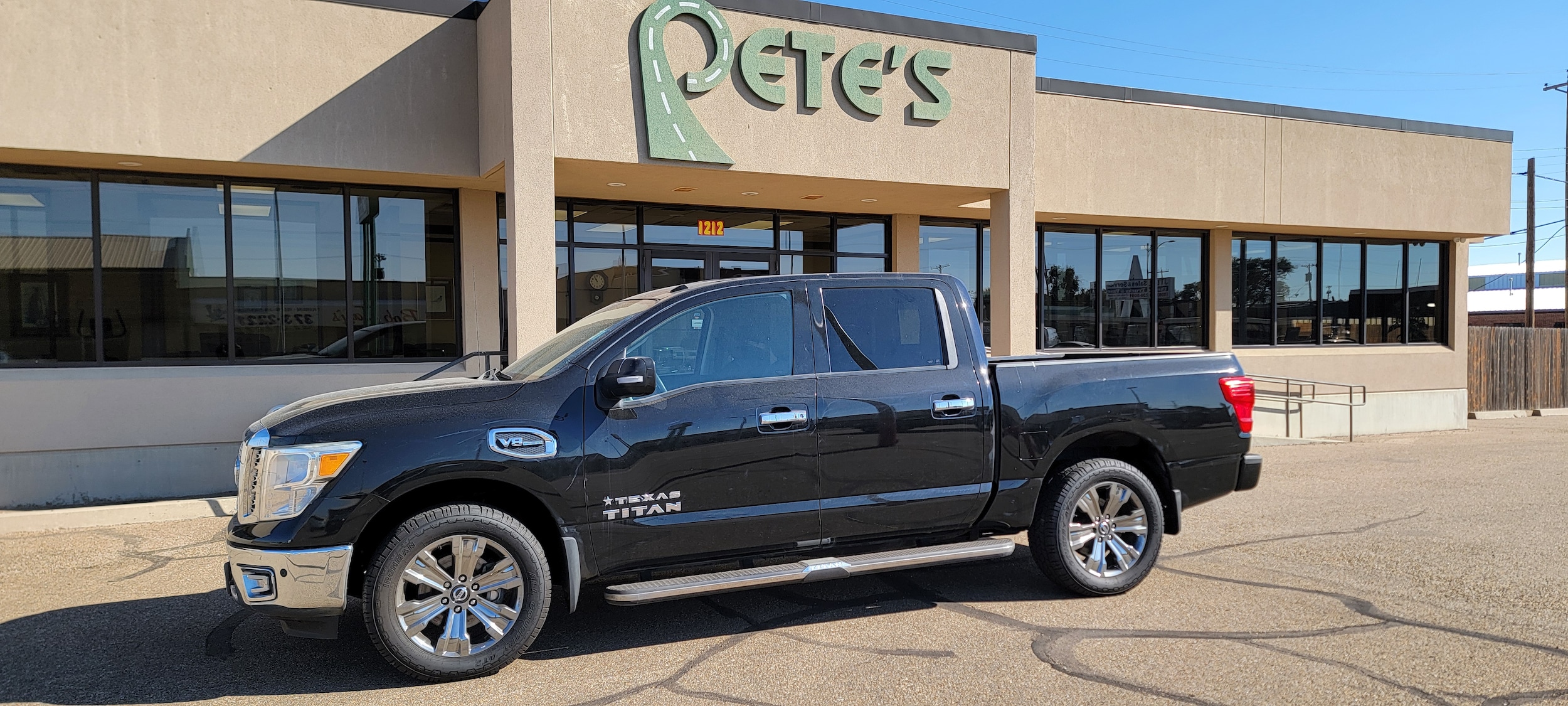 2017 Nissan Titan SV's photo