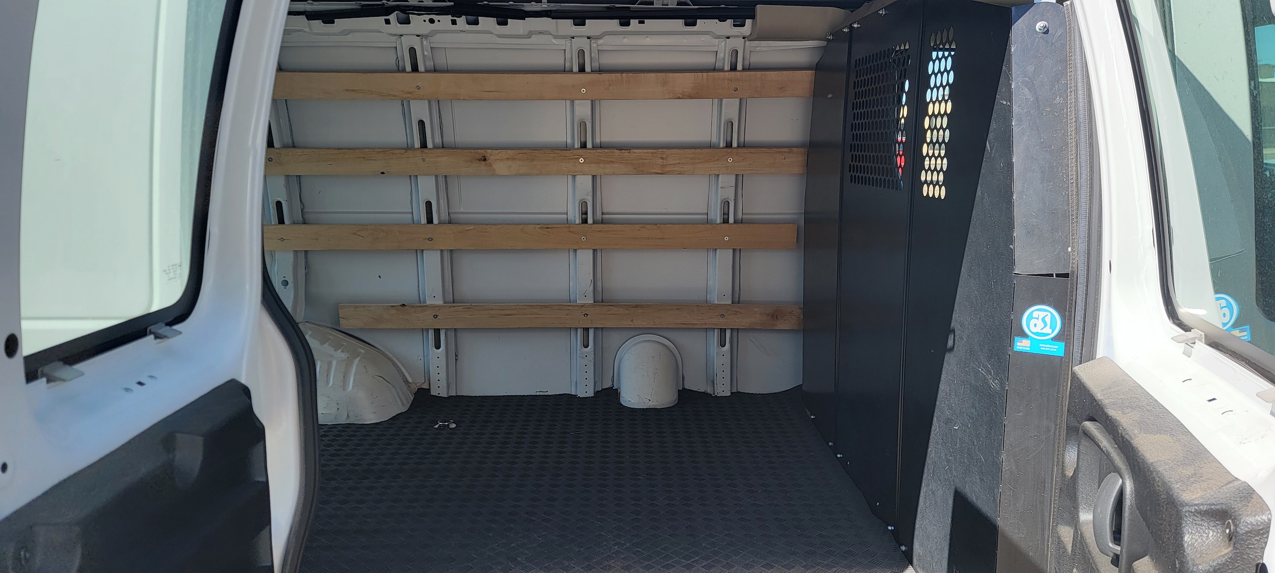 2023 GMC Savana Cargo Work Van - Photo 10