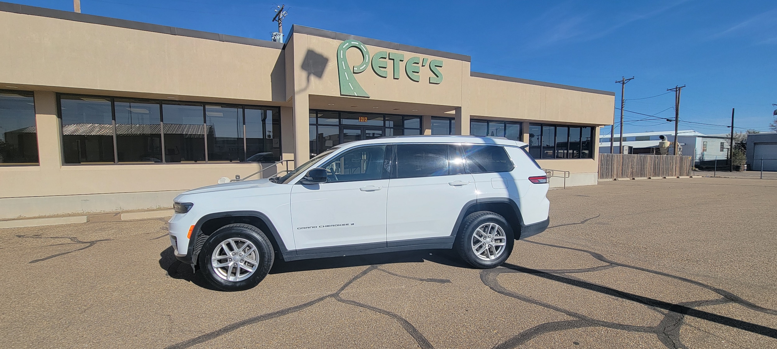 2023 Jeep Grand Cherokee L Laredo's photo