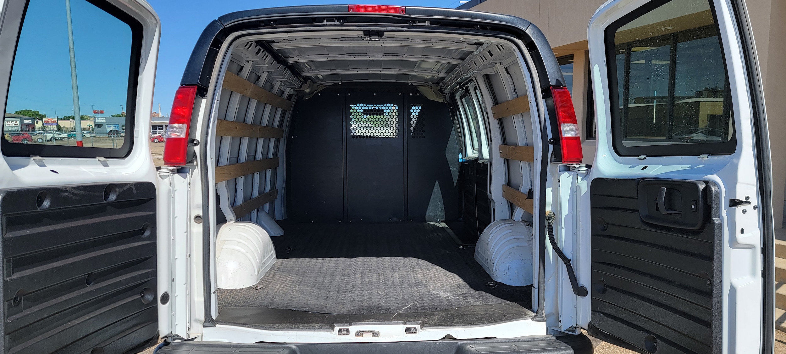 2023 GMC Savana Cargo Work Van - Photo 11