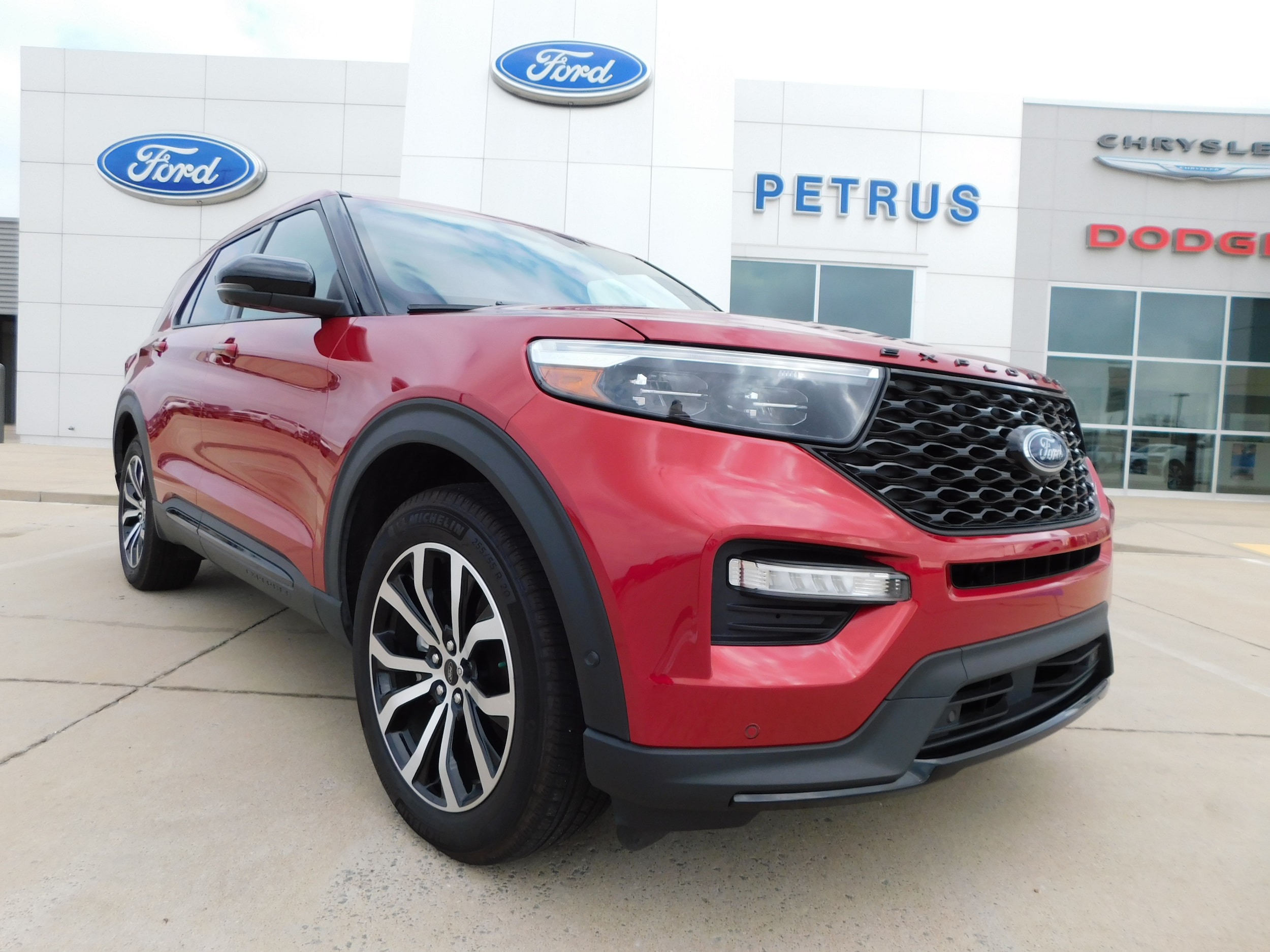 2021 Ford Explorer ST's photo