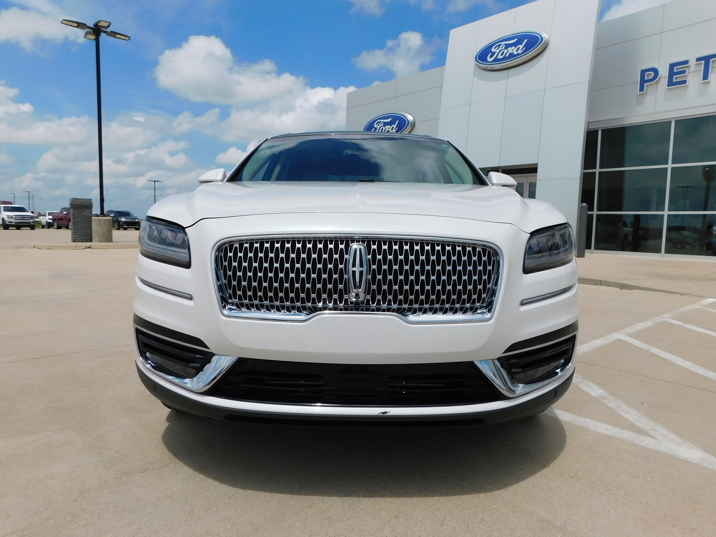 2019 Lincoln Nautilus Reserve photo 2