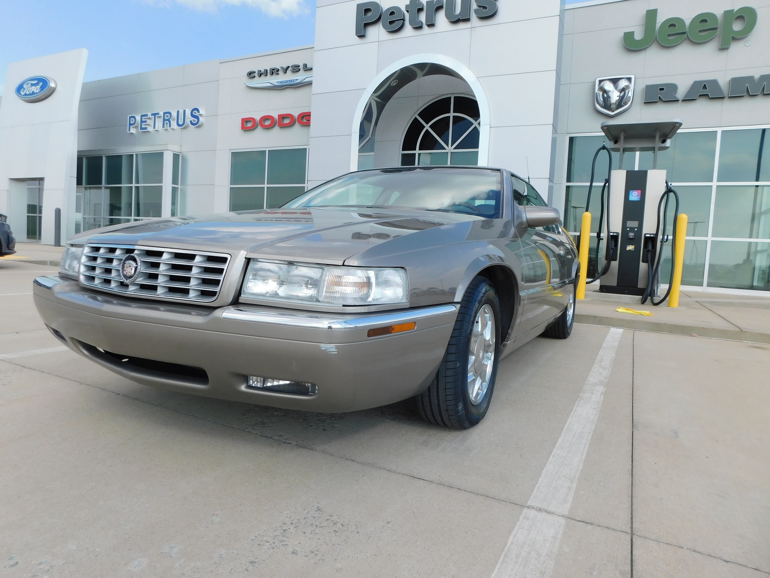 Used 2001 Cadillac Eldorado ESC with VIN 1G6EL12Y21B102687 for sale in Stuttgart, AR