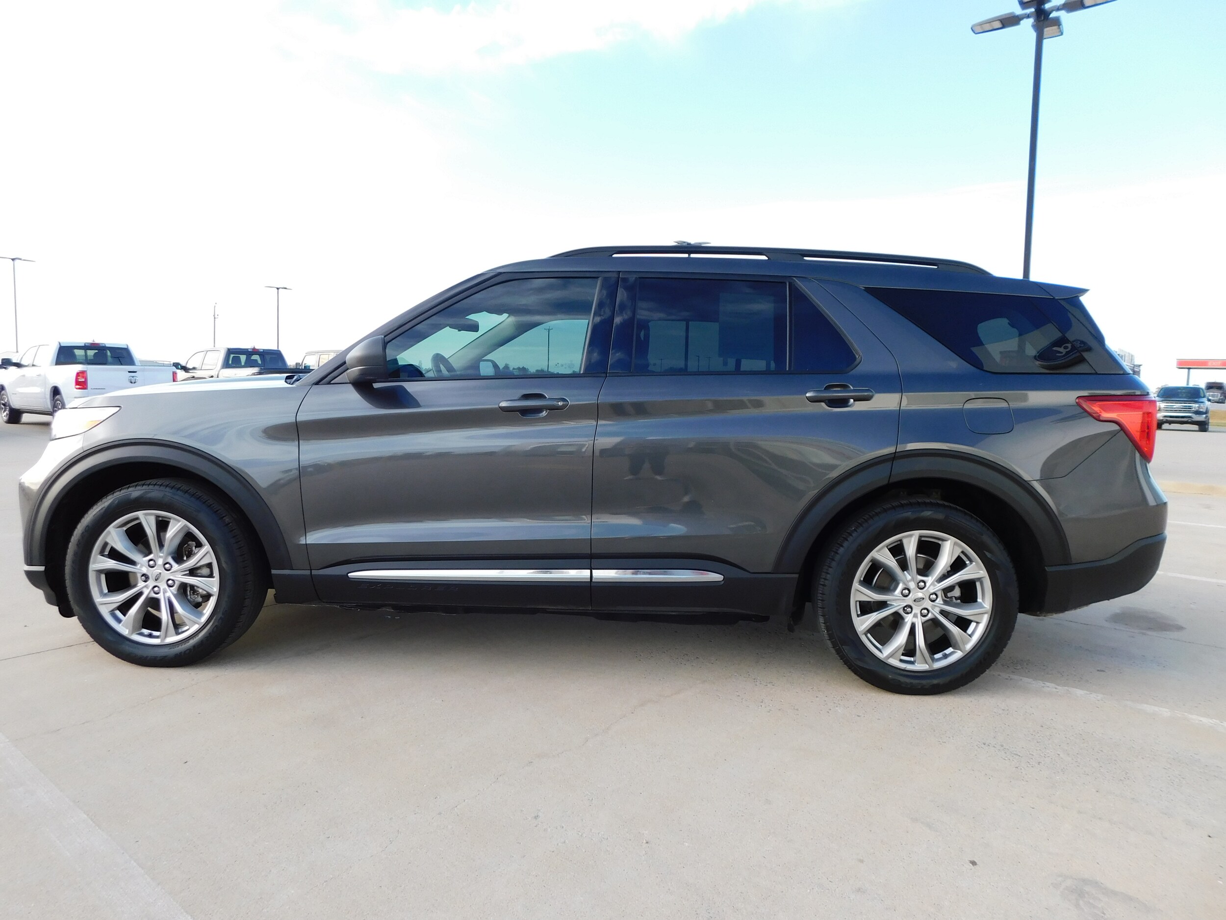 2020 Ford Explorer XLT photo 2