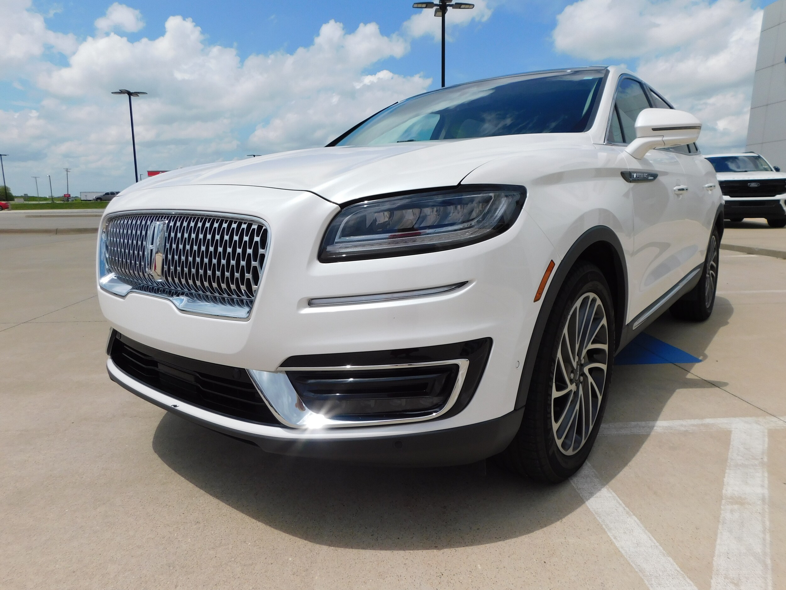 2019 Lincoln Nautilus Reserve photo 3