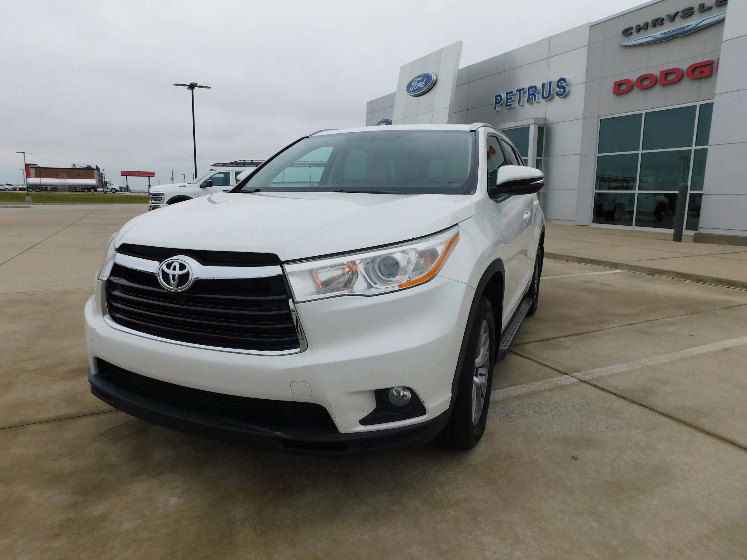 Used 2014 Toyota Highlander XLE with VIN 5TDKKRFH2ES014636 for sale in Stuttgart, AR