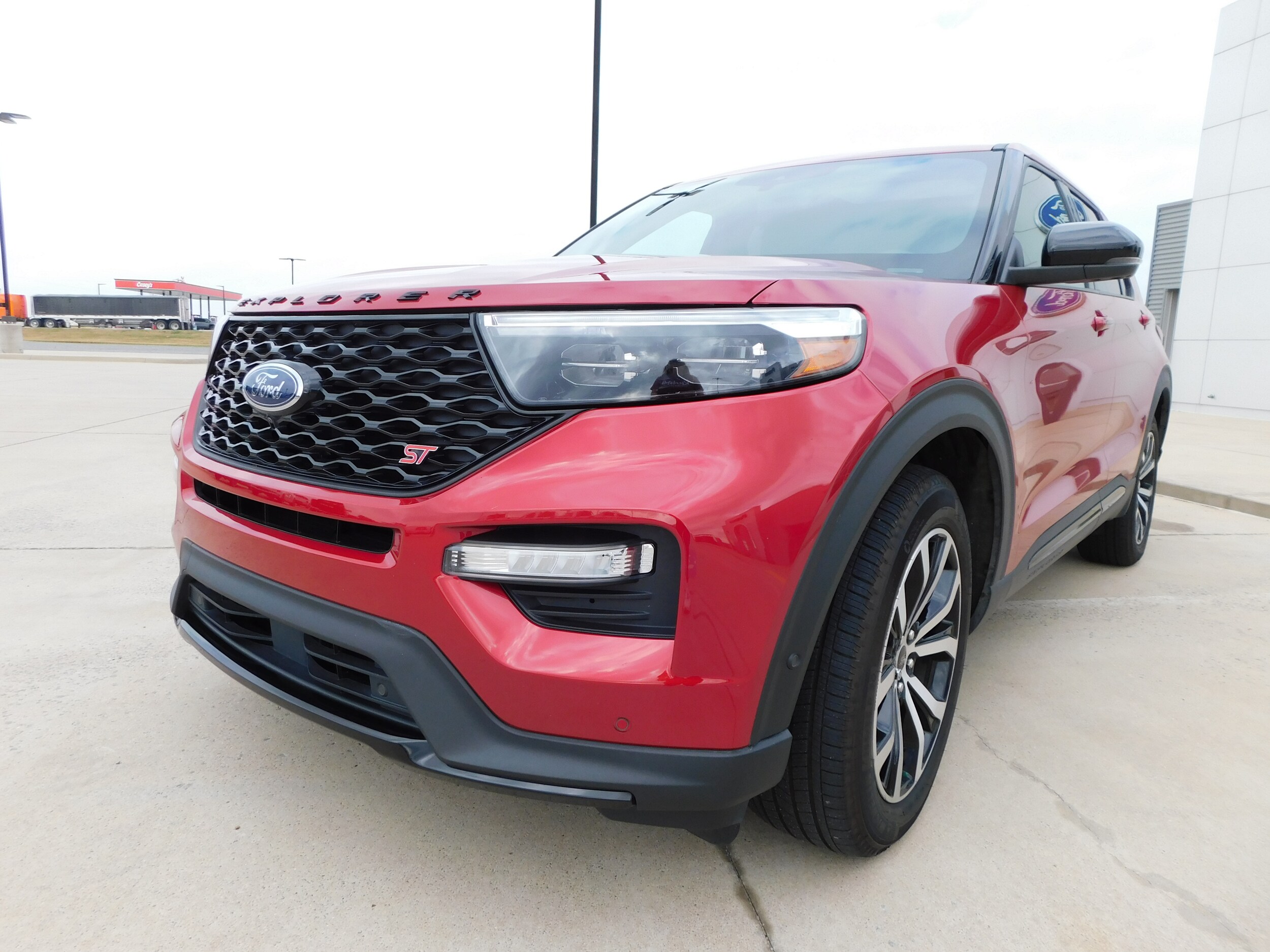 2021 Ford Explorer ST photo 3