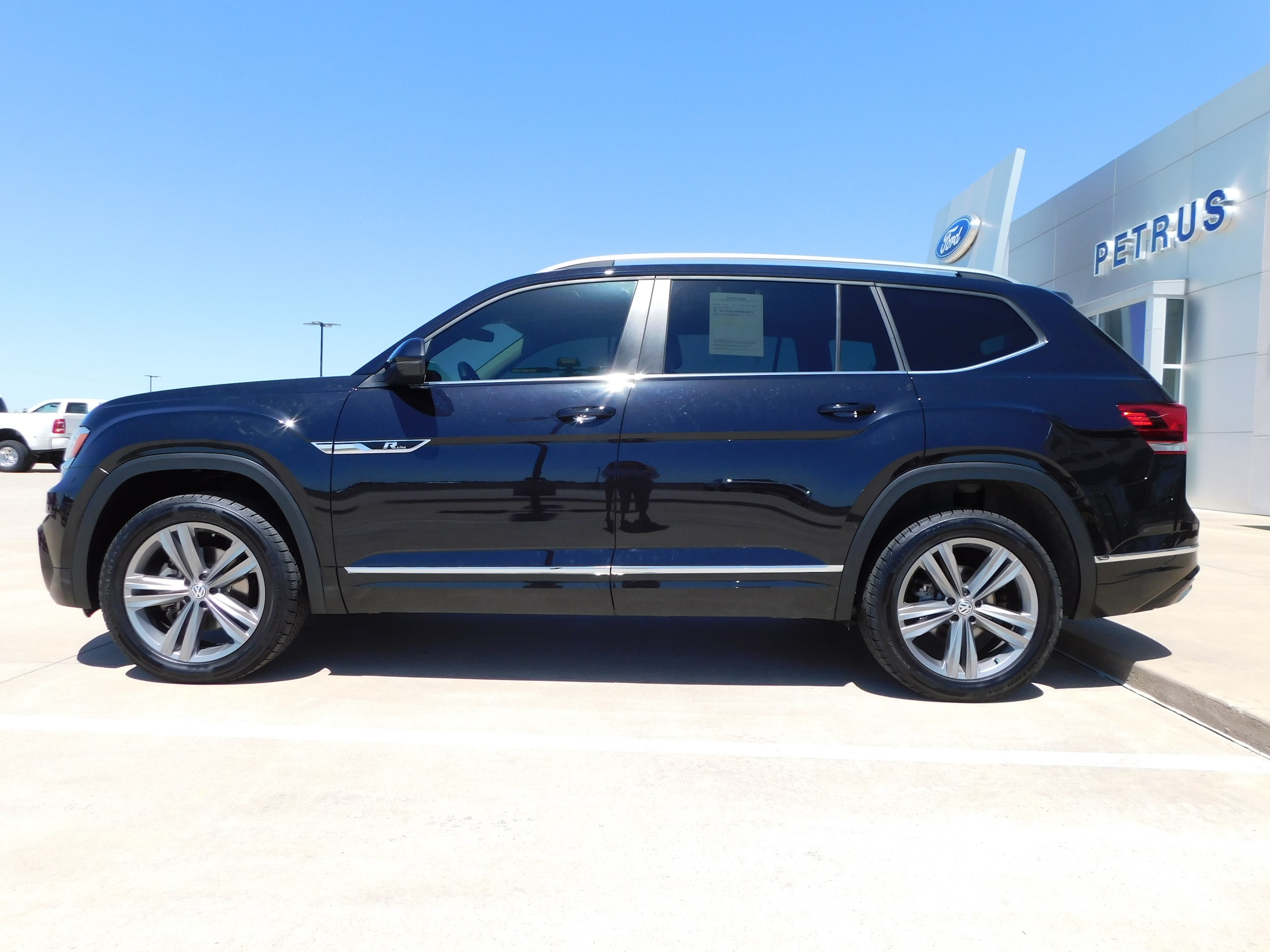 Used 2019 Volkswagen Atlas SEL R-Line with VIN 1V2SR2CAXKC580338 for sale in Stuttgart, AR