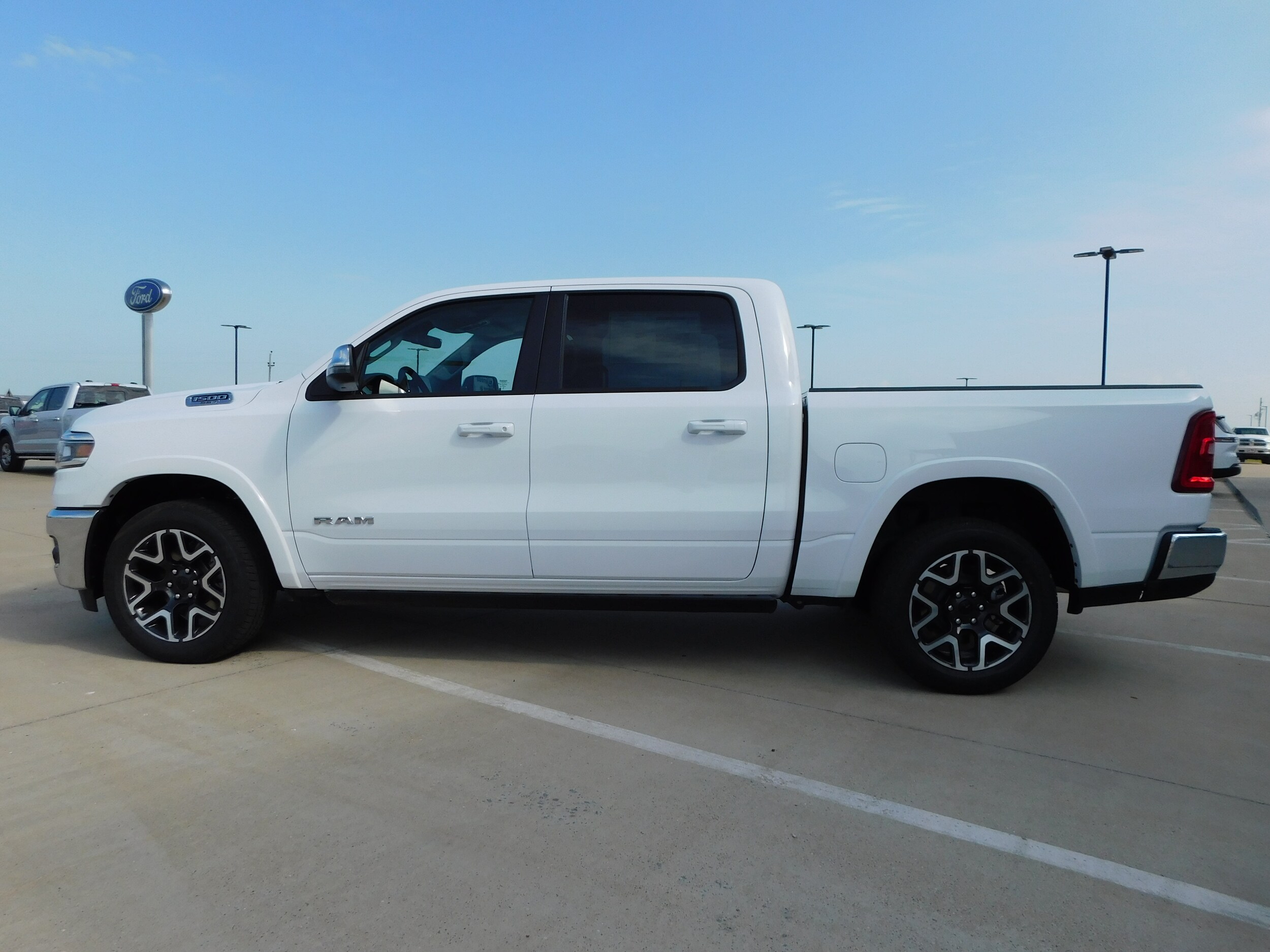 2025 Ram 1500 Laramie photo 3